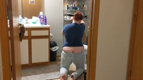 Female plumber's buttcrack