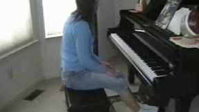 Elayne Fails Piano Lesson - MP4