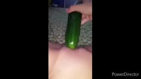 Mi h. tenia que aguantar un pepino como su mama