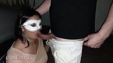 Dogging com 3 caras me fodendo e gozando na minha boca no meio da rua