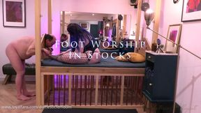 Foot Worship in Stocks