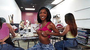 Easygoing ebony Munro Blaxxx enjoys fucking in public