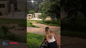 casada fazendo dogging na praca
