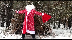 Russian SANTA CLAUS jerks off his BIG DICK in the forest and sends his sperm as a gift for the New Year 2022!