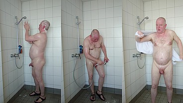 Erotisches Duschen in Birkenstocks