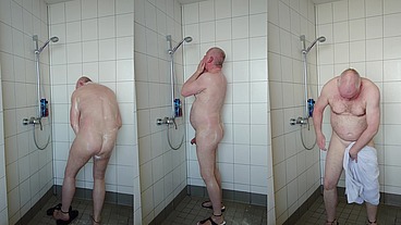 Erotisches Duschen in Birkenstocks