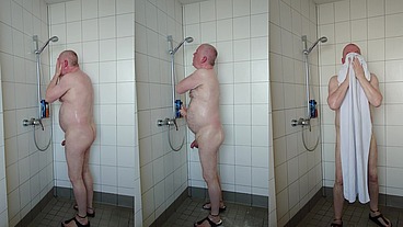 Erotisches Duschen in Birkenstocks