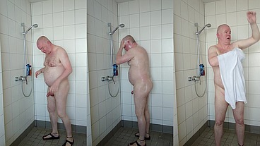 Erotisches Duschen in Birkenstocks