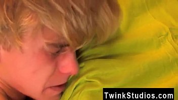 Twink movie It&#039_s a classic porno scene: a scorching pizza delivery