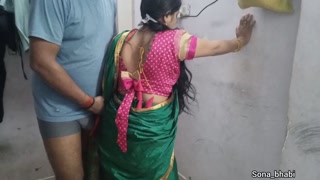 Indian Desi Bhabhi Saree Sex Video In Hindi Audio.