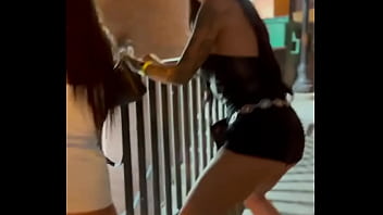 your favorite brunette cowgirls in Nashville ??? XOARIANASTARR