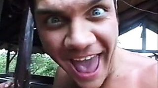 Trio – brunetă latină futută în cur