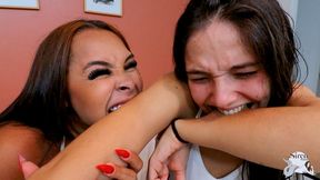 Uma mordida não dói, mas e se eu cobrir teu corpo todo de mordidas? Eu adoro! Silêncio! Nem tá doendo! by Bella Cruel (FULL VERSION)