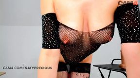 Watch this sexy MILF in lingerie toying her pussy on a webcam