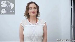 Hijastro esp&iacute_a a su MADRASTRA - Ella se da CUENTA y le Propone TENER SEXO (Atriz: Krissy Lynn)