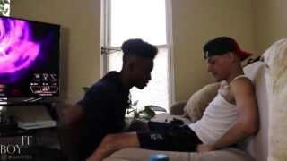 Vadias gays engolem porra depois de boquetes intensos