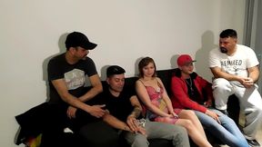terapia de grupo se transforma en terrible orgia , todos los pacientes se cojen a la psicologa