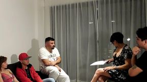 terapia de grupo se transforma en terrible orgia , todos los pacientes se cojen a la psicologa