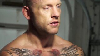 Muscular Hunk`s Intimate HD Show: Ripped Abs & Biceps