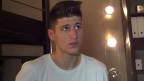 un hetero de 20 ans acceptent de regarder ses potes gay baiser