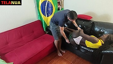 FERNANDA CHOCOLATTE JOGA AS BOLAS NESSE BUNDÃO JAPA LOKI NO RITMO DA COPA DO MUNDO 2022
