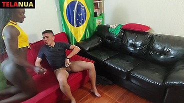 FERNANDA CHOCOLATTE JOGA AS BOLAS NESSE BUNDÃO JAPA LOKI NO RITMO DA COPA DO MUNDO 2022