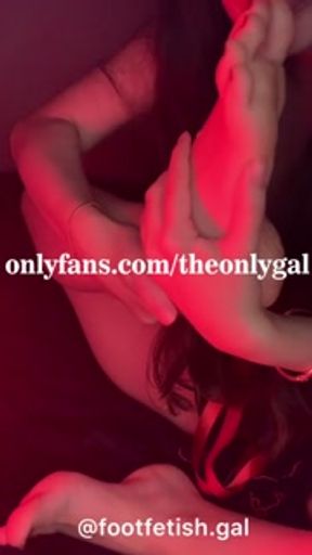 Horny 18 Y/O korean Gal worships her perfect feet passionately