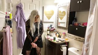 Loading vid Punk Crossdresser Puts on Ass-Plug and Faps Off