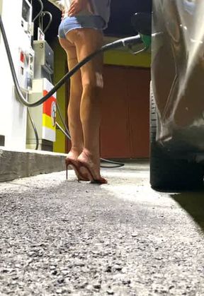 At the gas station 33.1