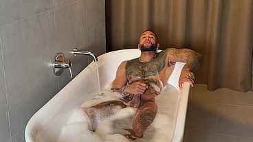 FULL SCENE - hardcore sex with indian babe in bathtub, twerking & big ass