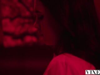 VIXEN Tiny Gal Daisy Pheonix Has The Beefy Climax During Vehement Sex