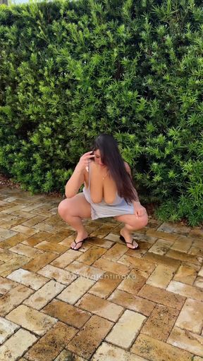 Thick Baddie Dani Valentina Peeing Outside