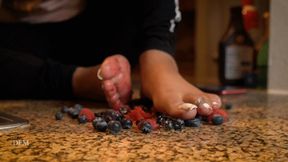 "Milf Sachi Berry Smash Gold Tips"