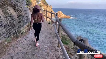 PORNOVATAS - Escena completa! Tremenda Madre madura Colombiana con grandes tetas se pone cachonda chuoando el pollon de Víctor Bloom en la playa y terminan la fiesta en casa