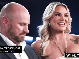 WIFEY Breathtaking Blond Hotwife Cameryn Morie Gets Banged By Some other Dude During the time that Hubby Watches