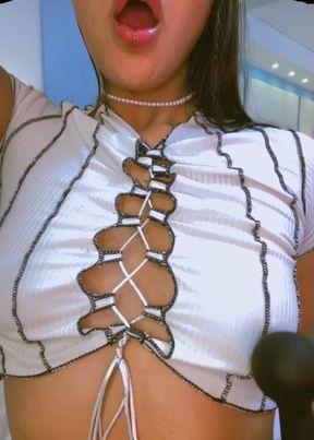 A little vibrations on my tits