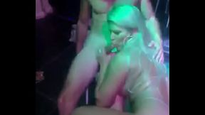 Katharine Madrid e Vagninho sexo em p&uacute_blico blowjob no palco da Happy Space night Club