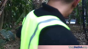Repo man plows teen angel in wild outdoor fuck