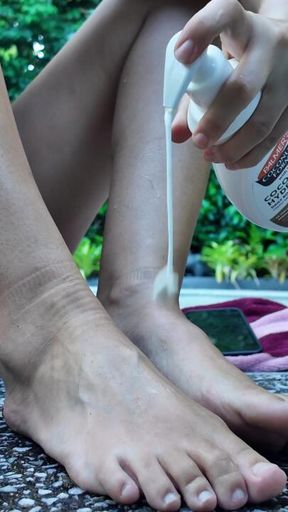 First Vid: Creamy foot massage by the pool