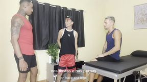novinho terminou com a mina e foi buscar massagem