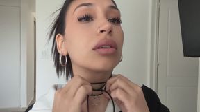 Adjusting the choker until it leaves a mark