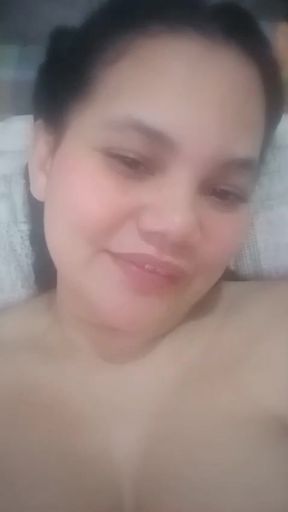 Curvylinea masturbating in close-up, her pussy is tight, and she loves playing with the camera, it gives her a lot of pleasure a
