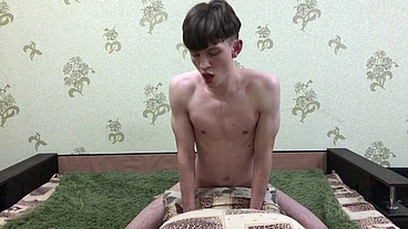 (18 y.o) BOY Moaning while Humping a Pillow / HARD ORGASM / Teenager Moaning