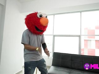 Elmo le mete pinga por el culo a una venezolana culona
