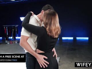 WIFEY Thick Hotwife Paisley West Wishes One more Mans Cum, That babe Brought Her Spouse To See!