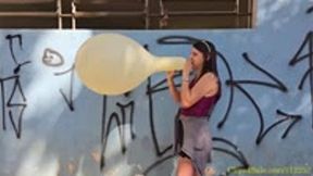 Laura B2P a 16-inch SR Balloon - Great Long Neck