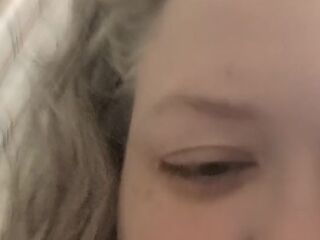 Exhibitionist loves to Bounce Melons