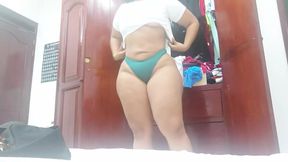 Sexy single stepmom gets caught on video