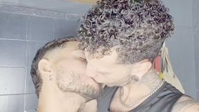 A BREAKFAST WITH LOTS OF KISSES - BY DONOVAN BELL AND GLAUBER FOSTER - CLIP 2