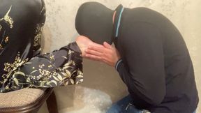 Obedient Slave Sniff and Lick His Mistress's Feet (MP4)